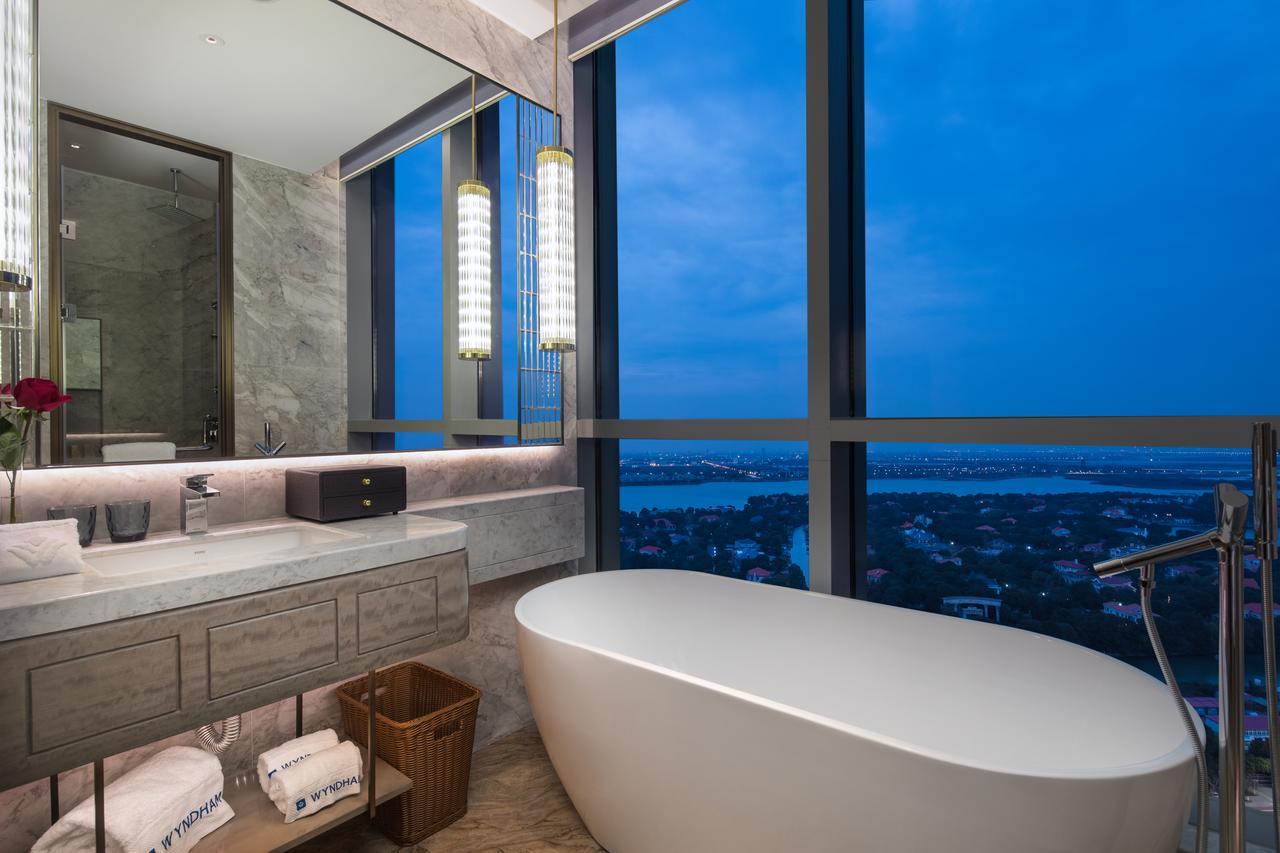Wyndham Grand Suzhou Fenhu Hotel Xinta Buitenkant foto